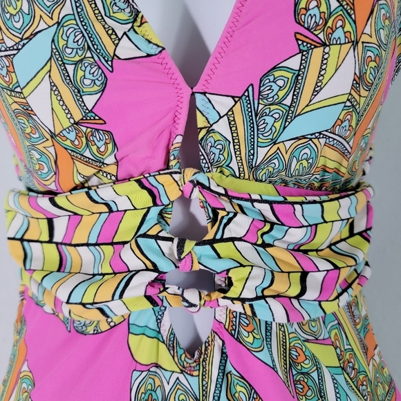 TRINA TURK Tuvalu Print One-Piece Swimsuit Sz 6 Beachy Resortwear Vacation Sexy - Picture 3 of 11